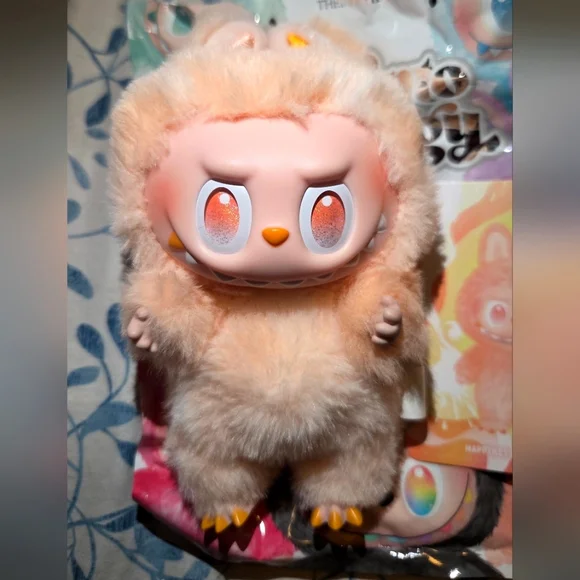 Labubu V3 Big Into Energy (Happiness) - Picture 4 of 6